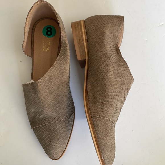 Catherine Malandrino beige open side flat shoes size 8 - Picture 1 of 9